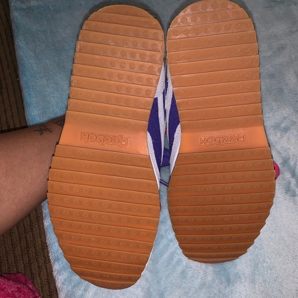 NWT Reebok sneakers 😍 - Picture 4 of 5